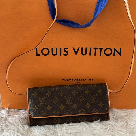 Louis Vuitton small monogram crossbody - Picture 1 of 7